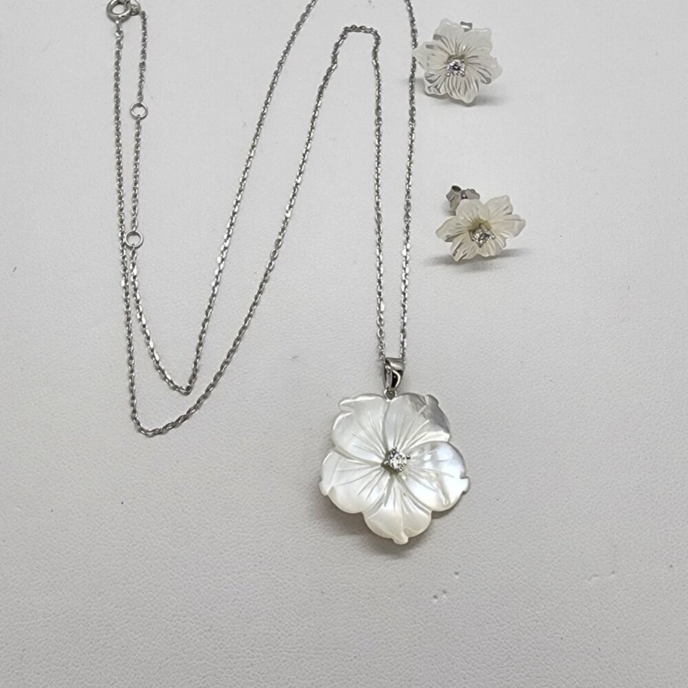 Brand New Sterling Silver 925 Pearl White Flower Earrings Necklace Set - Picture 2 of 7